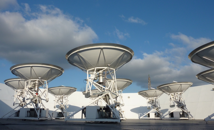 Small AMI télescope at the Mullard Radio Astronomy Observatory, Cambridge, UK.